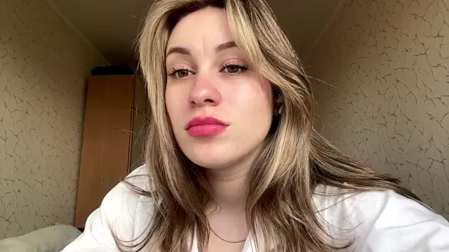 Snapshot of SpringSummers chatting on April 4, 2026, 7:17 am SpringSummers online show from April 4, 2026, 7:17 am