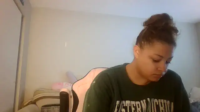 Snapshot of madzbailey chatting on June 11, 2026, 2:15 pm madzbailey online show from June 11, 2026, 2:15 pm