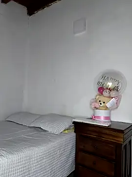 Paulina 06 online show from June 15, 2026, 7:49 pm