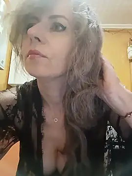 Snapshot of TaynaSecret chatting on May 26, 2026, 8:49 pm TaynaSecret online show from May 26, 2026, 8:49 pm