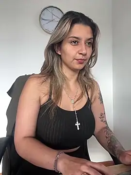 Snapshot of Isabella_varella- chatting on April 7, 2026, 1:00 pm Isabella varella- online show from April 7, 2026, 1:00 pm