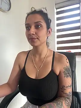 Snapshot of Isabella_varella- chatting on April 28, 2026, 1:16 pm Isabella varella- online show from April 28, 2026, 1:16 pm