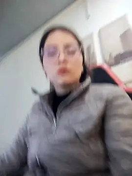 cute mara online show from April 3, 2026, 1:09 pm