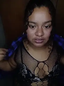 Curlysexy22 online show from April 6, 2026, 4:46 am