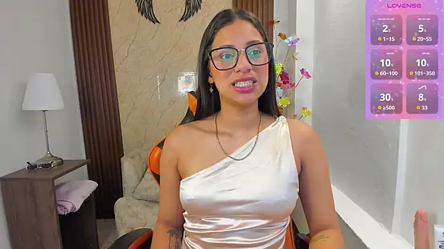 Snapshot of Atiena_ chatting on June 19, 2026, 7:50 pm Atiena online show from June 19, 2026, 7:50 pm