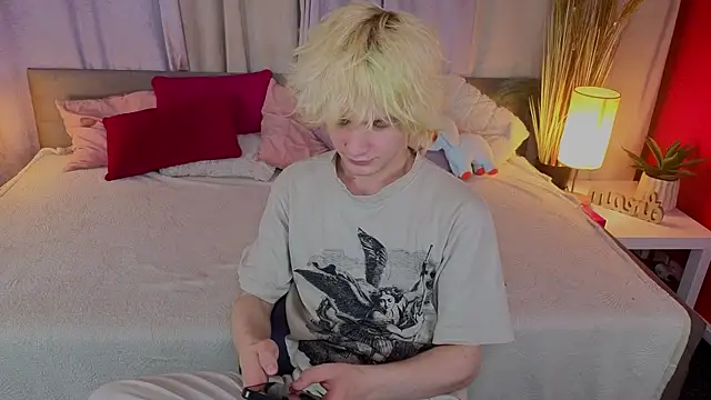 Snapshot of JameMilann chatting on April 28, 2026, 8:25 pm JameMilann online show from April 28, 2026, 8:25 pm