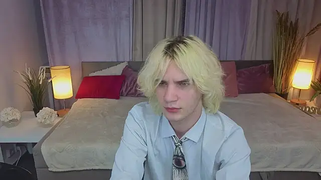 Snapshot of JameMilann chatting on May 25, 2026, 8:26 pm JameMilann online show from May 25, 2026, 8:26 pm