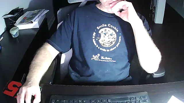 Shalun2000 online show from May 10, 2026, 3:33 am