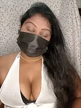 Romantic Woman online show from May 15, 2026, 6:26 pm