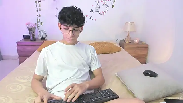 Snapshot of Alazbel8 chatting on May 23, 2026, 9:46 am Alazbel8 online show from May 23, 2026, 9:46 am