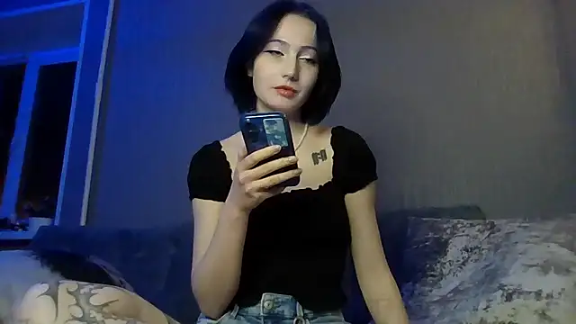 Alechka online show from April 5, 2026, 4:48 pm