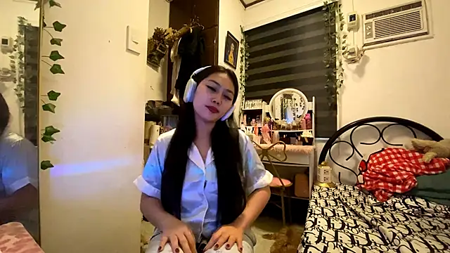 GlindaDejardin online show from May 3, 2026, 5:19 pm