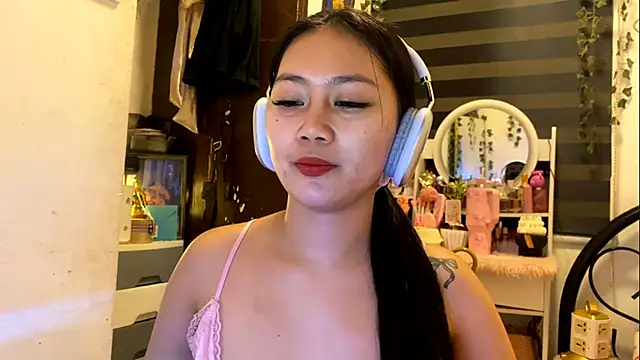 GlindaDejardin online show from May 6, 2026, 5:18 pm