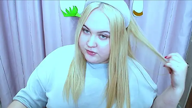 BlondeGlem online show from April 8, 2026, 7:19 am