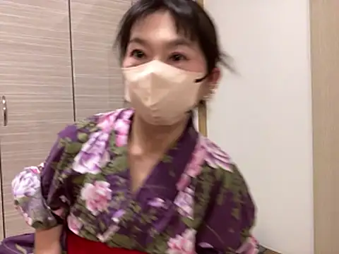 Snapshot of lemonade_madame chatting on July 28, 2026, 12:01 pm lemonade madame online show from July 28, 2026, 12:01 pm