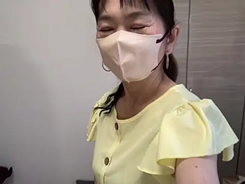 Snapshot of lemonade_madame chatting on July 28, 2026, 10:53 pm lemonade madame online show from July 28, 2026, 10:53 pm
