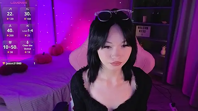 LilySparkls online show from April 30, 2026, 3:29 pm
