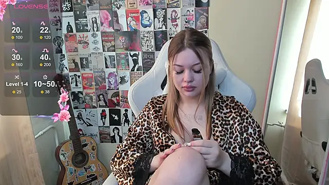 Snapshot of AmeliePeach chatting on May 15, 2026, 1:45 am AmeliePeach online show from May 15, 2026, 1:45 am