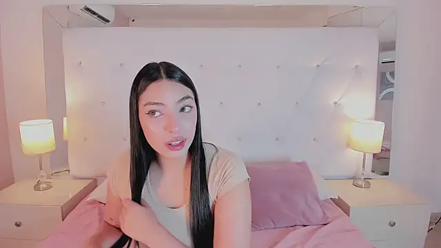 Snapshot of Ashly_bloom_ chatting on July 3, 2026, 7:31 pm Ashly bloom online show from July 3, 2026, 7:31 pm