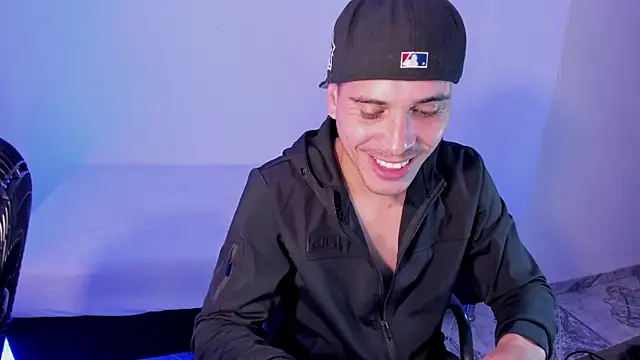 Snapshot of Axel__fierro chatting on April 26, 2026, 8:17 pm Axel fierro online show from April 26, 2026, 8:17 pm
