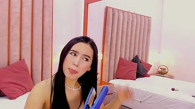 Zoe Monrow online show from May 19, 2026, 12:44 pm