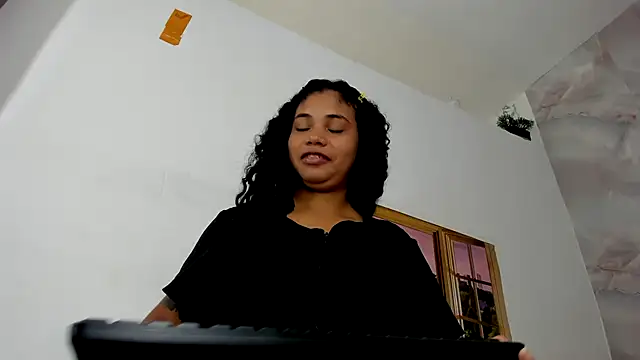 EllyBloom online show from July 5, 2026, 1:51 pm