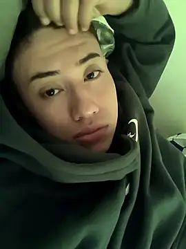 AlejoTheBig online show from April 5, 2026, 7:22 pm