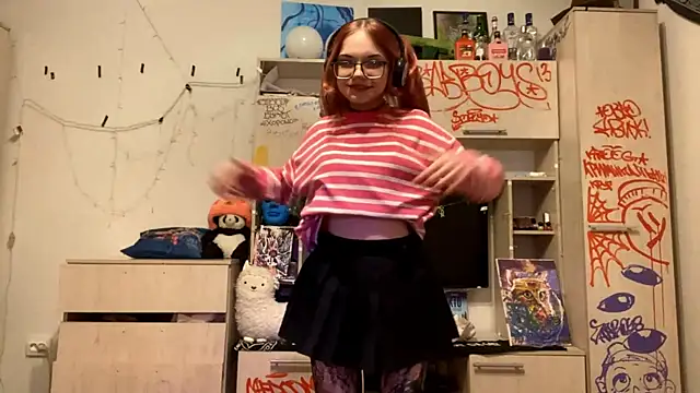 RedHeadCat online show from April 21, 2026, 10:12 pm