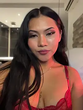 EliseBelmort online show from April 11, 2026, 4:06 am