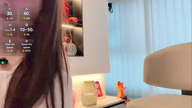 tingting-youu online show from April 14, 2026, 10:32 am
