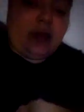 criscvwolff99 online show from April 15, 2026, 10:21 pm