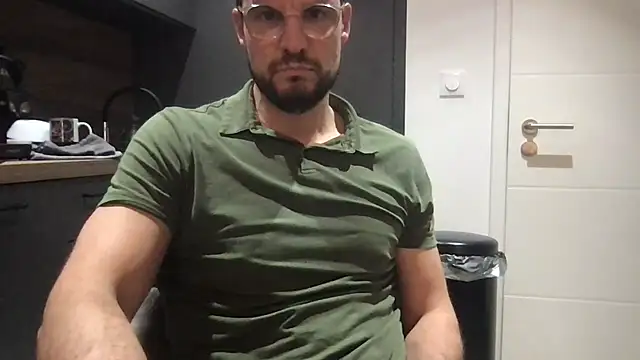 Snapshot of YoloNude chatting on April 7, 2026, 8:31 pm YoloNude online show from April 7, 2026, 8:31 pm