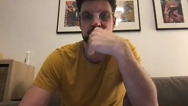 Snapshot of YoloNude chatting on April 9, 2026, 8:58 pm YoloNude online show from April 9, 2026, 8:58 pm