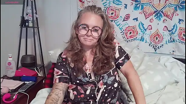 Blondejenn online show from May 28, 2026, 12:24 pm