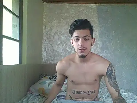 robertmrn112 online show from May 19, 2026, 10:54 am