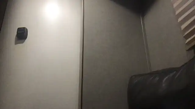 GypsiiCornel online show from April 15, 2026, 8:54 am