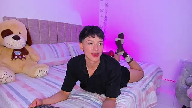 Snapshot of SaNti_ll chatting on April 7, 2026, 2:56 am SaNti ll online show from April 7, 2026, 2:56 am