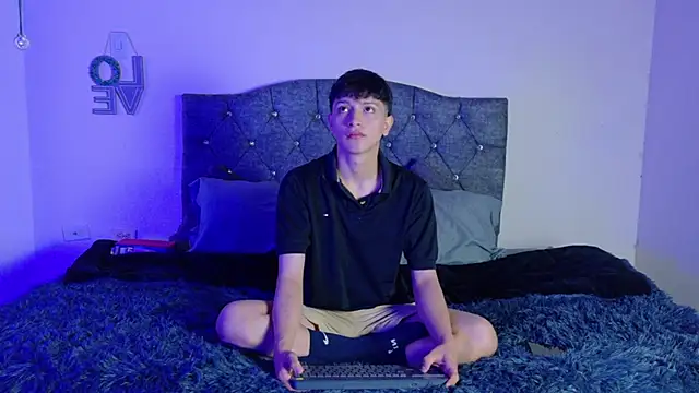 SaNti ll online show from May 20, 2026, 12:33 pm