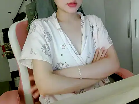 Snapshot of lucienguyen chatting on July 20, 2026, 8:06 am lucienguyen online show from July 20, 2026, 8:06 am