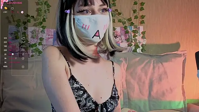 LunaNyanmi online show from June 8, 2026, 2:06 pm