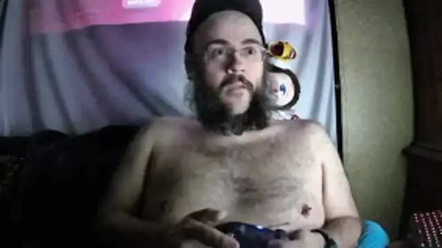 Snapshot of BriTheTopBear chatting on April 7, 2026, 4:02 am BriTheTopBear online show from April 7, 2026, 4:02 am