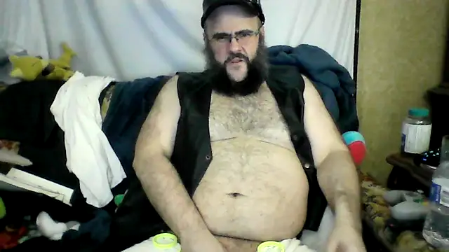 Snapshot of BriTheTopBear chatting on May 6, 2026, 12:52 am BriTheTopBear online show from May 6, 2026, 12:52 am
