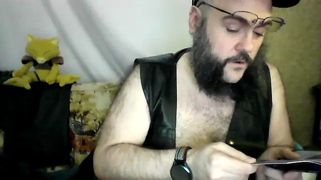 Snapshot of BriTheTopBear chatting on May 14, 2026, 9:54 pm BriTheTopBear online show from May 14, 2026, 9:54 pm