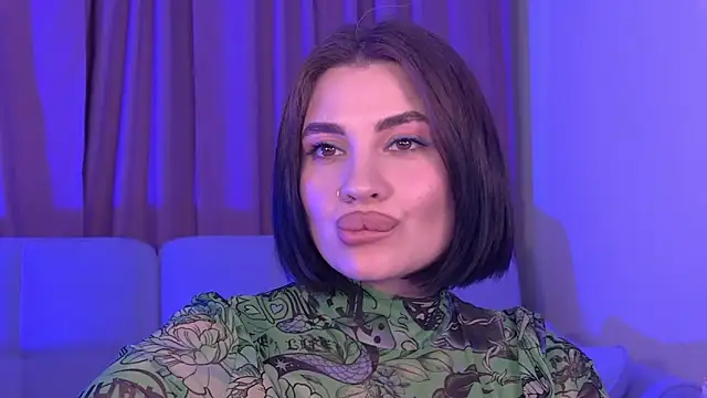AdrianaToress online show from May 27, 2026, 2:08 am
