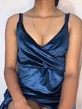 simran-cam online show from April 8, 2026, 7:36 pm
