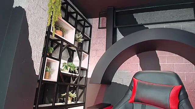 TINIFOX online show from April 8, 2026, 1:33 pm