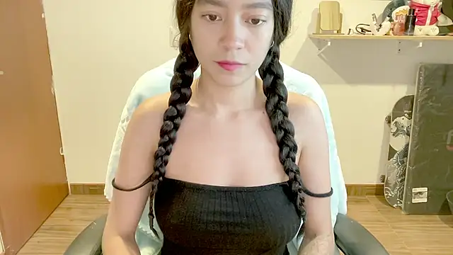 Snapshot of _Oxxme chatting on May 1, 2026, 10:47 pm Oxxme online show from May 1, 2026, 10:47 pm