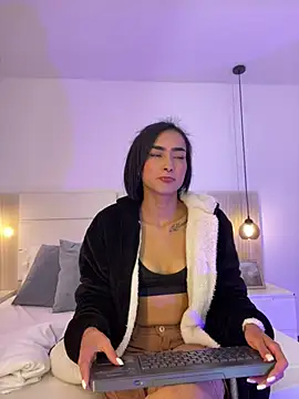 dhalia lux  online show from April 24, 2026, 1:41 am
