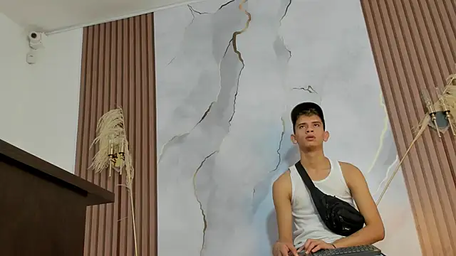 Snapshot of Ethanhot_os chatting on April 13, 2026, 7:19 pm Ethanhot os online show from April 13, 2026, 7:19 pm