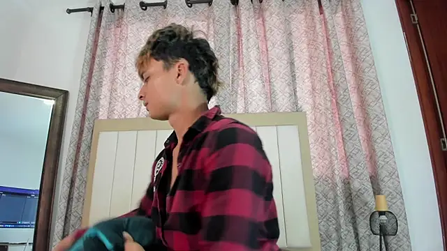 Snapshot of thomas_and_thiago chatting on April 6, 2026, 9:38 pm thomas and thiago online show from April 6, 2026, 9:38 pm